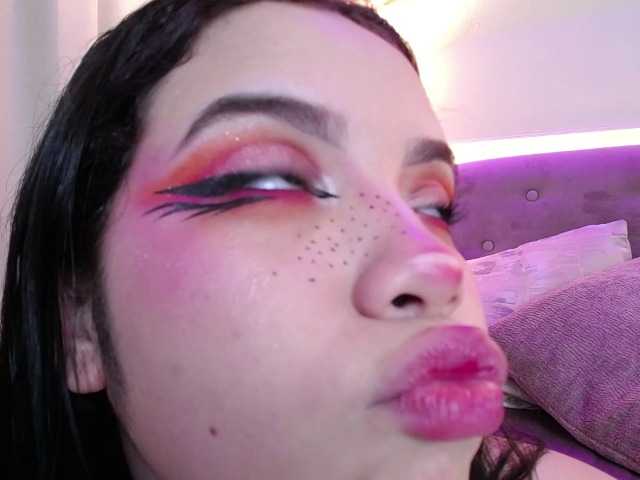 Annybutty live cam on BongaCams