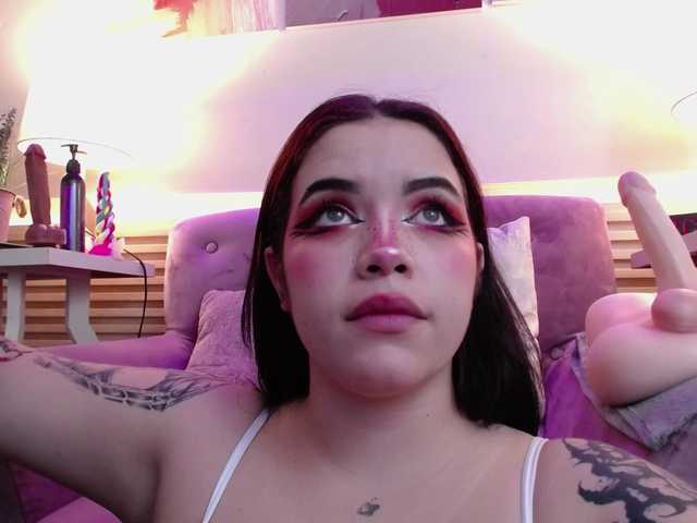 Annybutty live cam on BongaCams