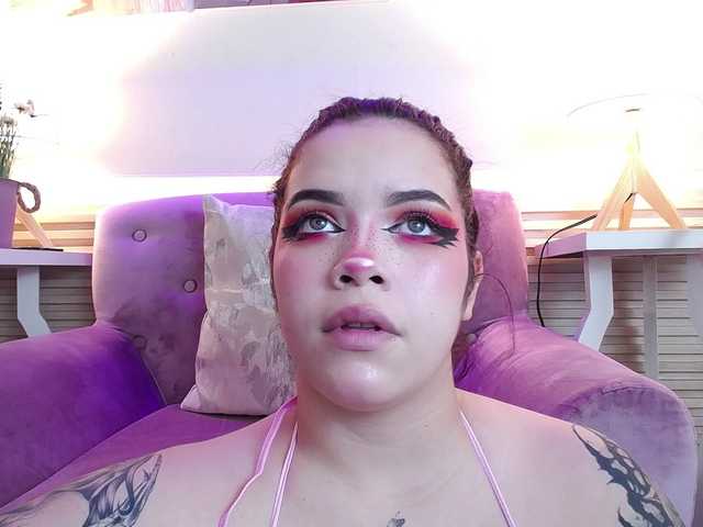 Annybutty live cam on BongaCams