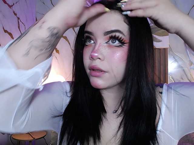 Annybutty live cam on BongaCams