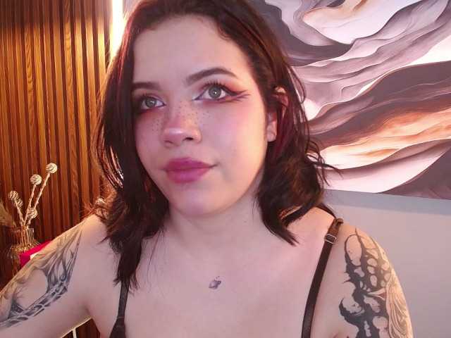 Annybutty live cam on BongaCams