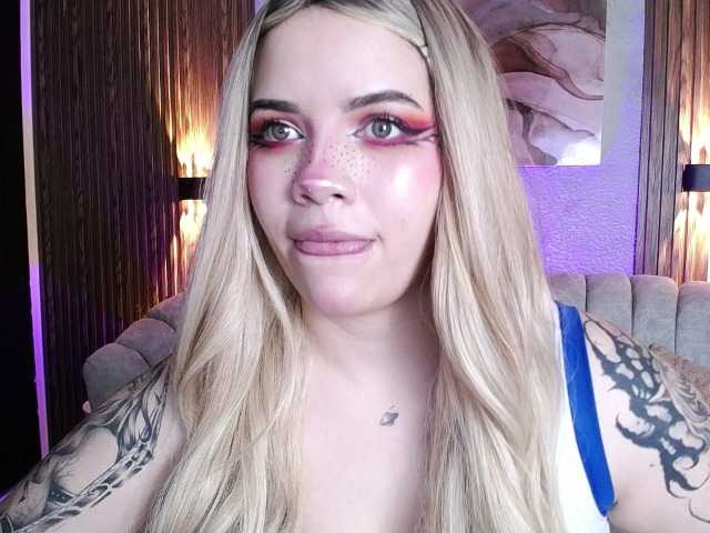 Annybutty live cam on BongaCams