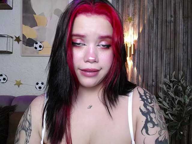Annybutty live cam on BongaCams