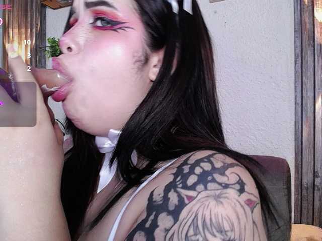 Annybutty live cam on BongaCams