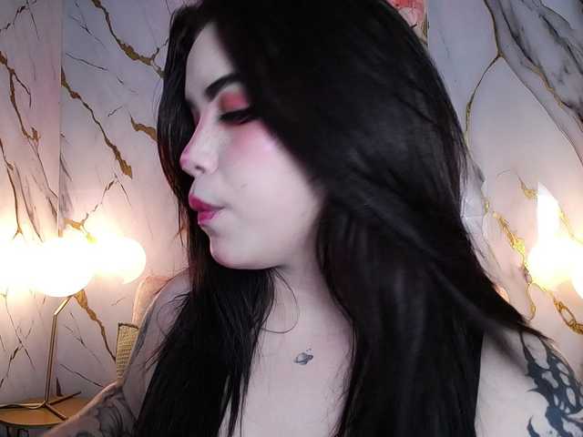 Annybutty live cam on BongaCams