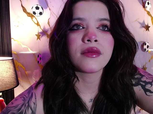 Annybutty live cam on BongaCams