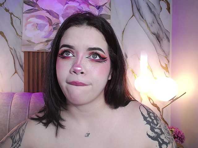 Annybutty live cam on BongaCams