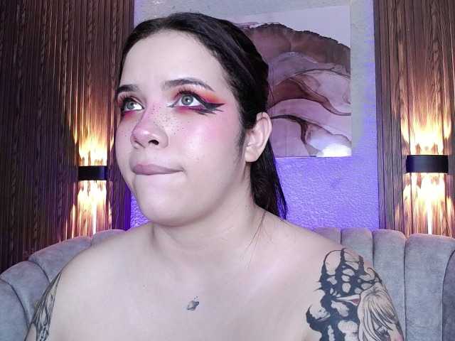 Annybutty live cam on BongaCams