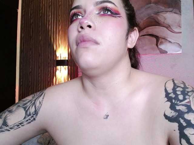 Annybutty live cam on BongaCams