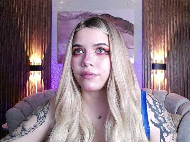 Annybutty live cam on BongaCams