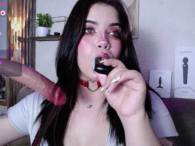 Annybutty live cam on BongaCams