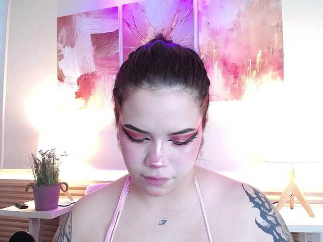Annybutty live cam on BongaCams