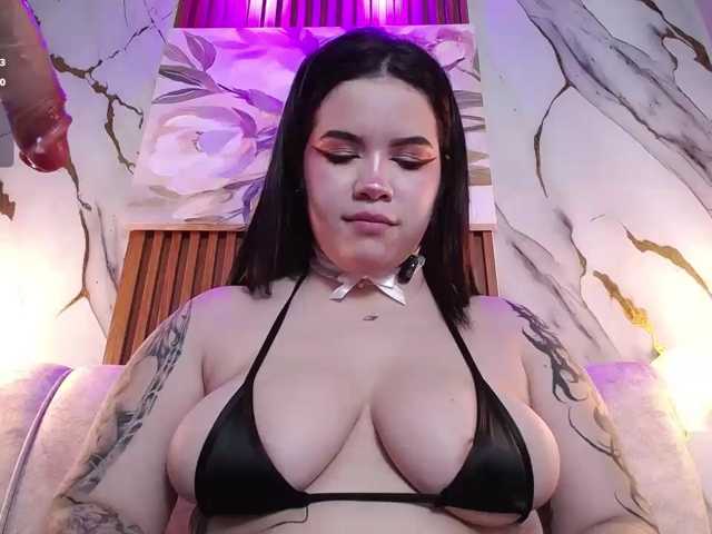 Annybutty live cam on BongaCams