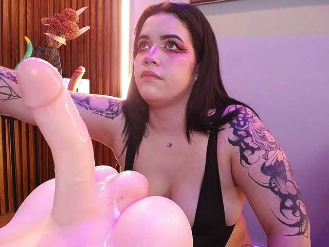 Annybutty live cam on BongaCams