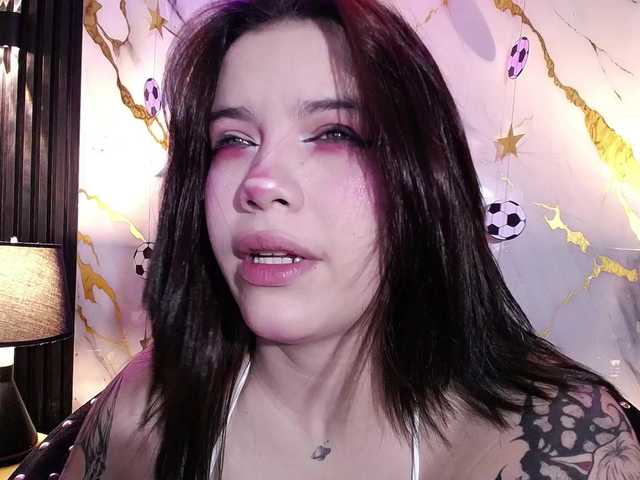 Annybutty live cam on BongaCams