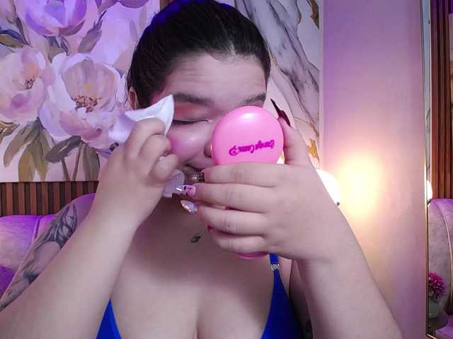 Annybutty live cam on BongaCams