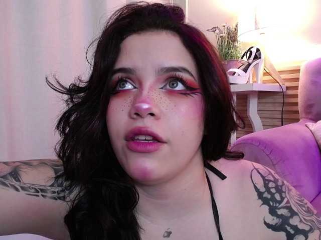 Annybutty live cam on BongaCams