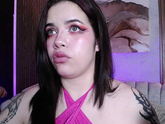 Annybutty live cam on BongaCams