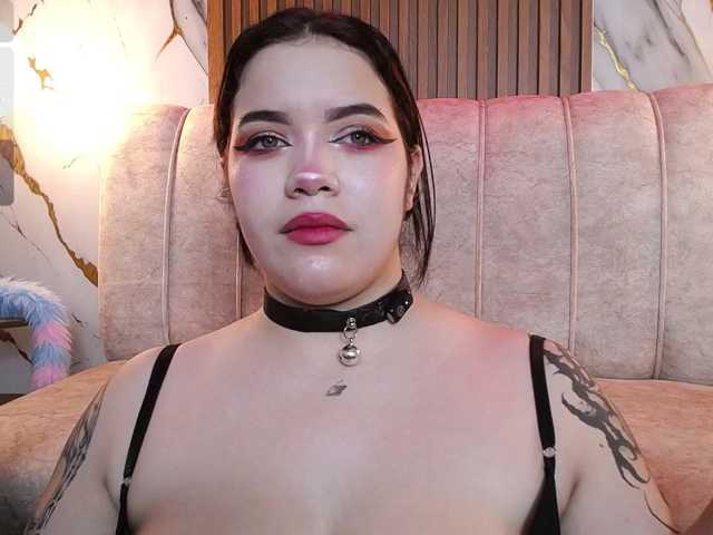 Annybutty live cam on BongaCams