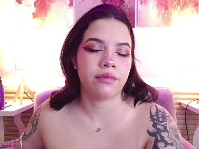 Annybutty live cam on BongaCams