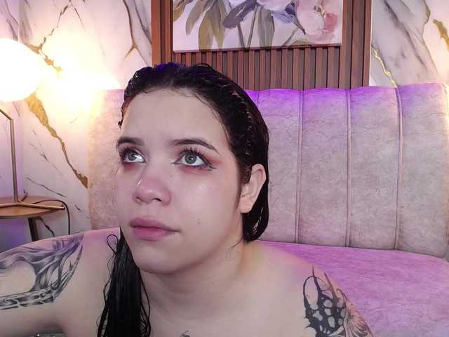 Annybutty live cam on BongaCams