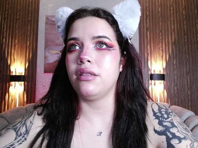 Annybutty live cam on BongaCams
