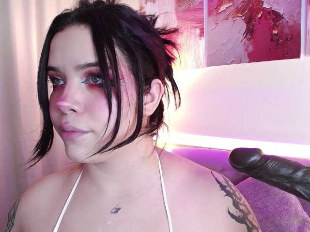 Annybutty live cam on BongaCams