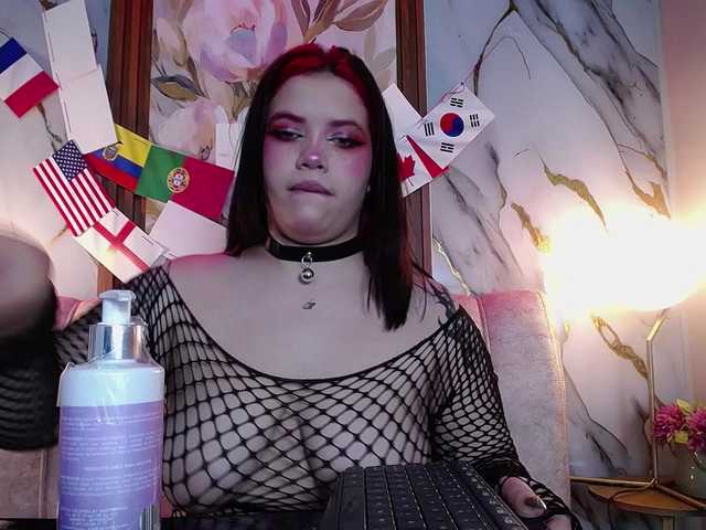 Annybutty live cam on BongaCams