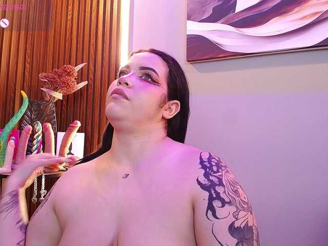 Annybutty live cam on BongaCams