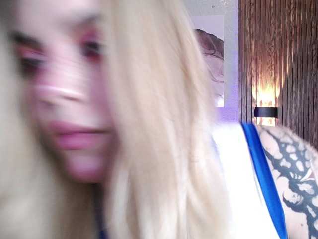 Annybutty live cam on BongaCams