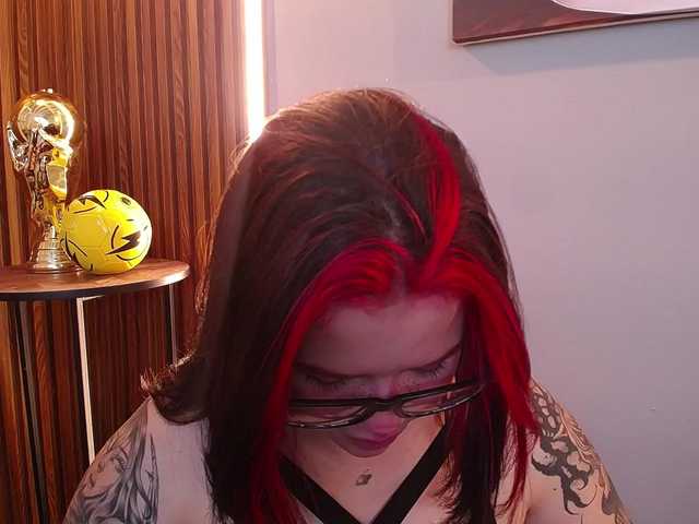 Annybutty live cam on BongaCams