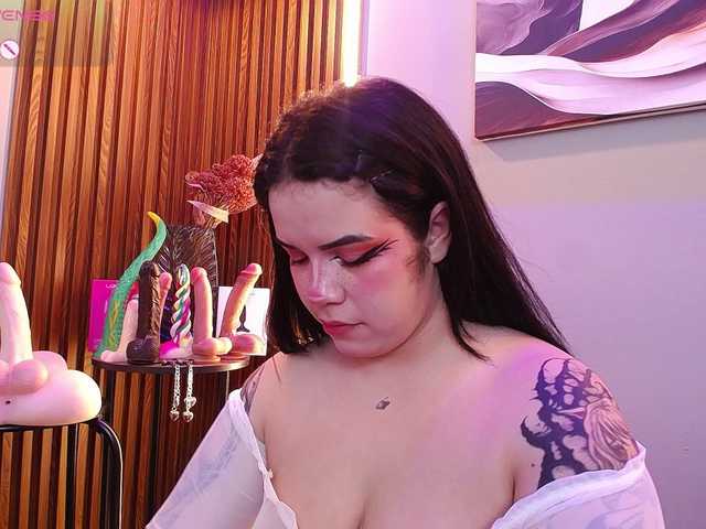 Annybutty live cam on BongaCams