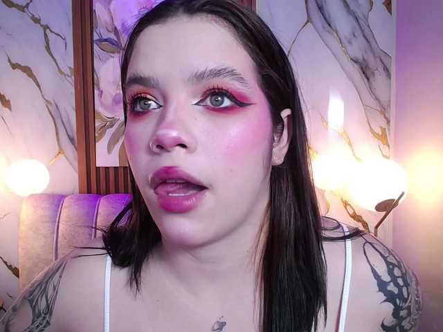 Annybutty live cam on BongaCams