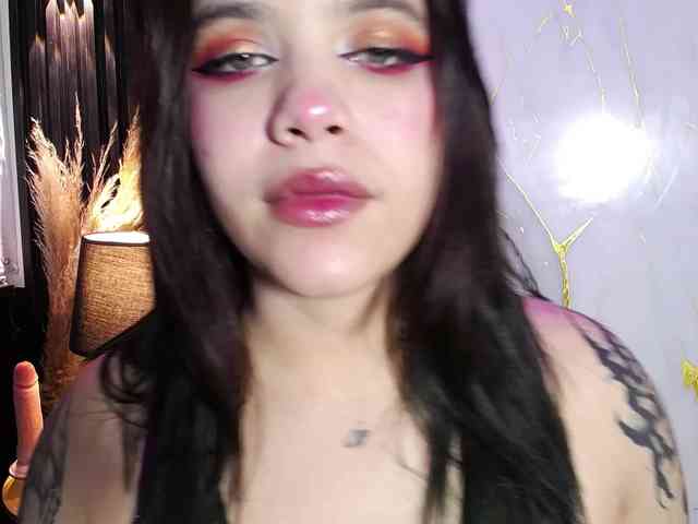 Model: Annybutty