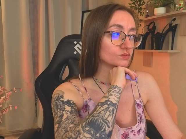 ShiroHeby's BongaCams show and profile