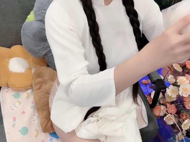 Linh97 live cam on BongaCams