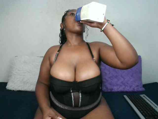 Thickqueenxxx webcam