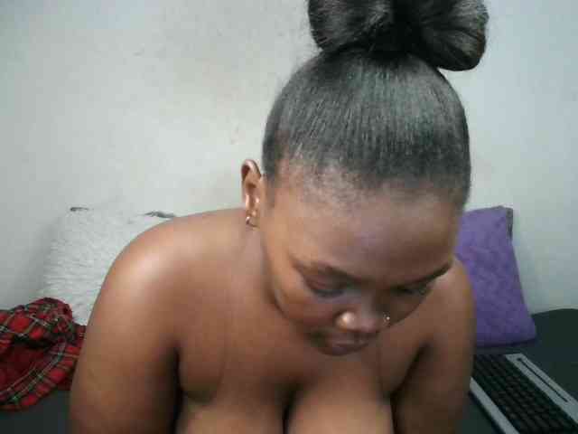 Thickqueenxxx webcam