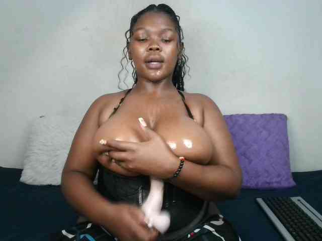 Thickqueenxxx webcam