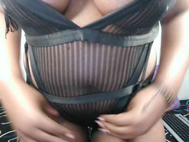 Thickqueenxxx webcam