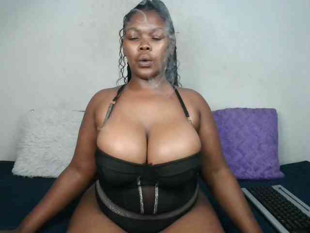 Thickqueenxxx webcam