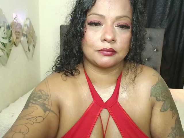 le modèle JoanaQueens est en webcam porno dans un show sur le site bongacams, il possède les tags suivants: Latino/Hispanic,Brunette,Hairy