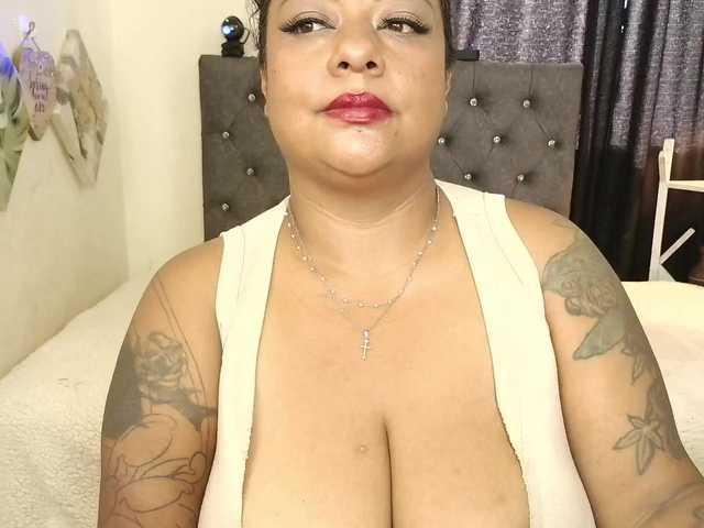 JoanaQueens live cam preview