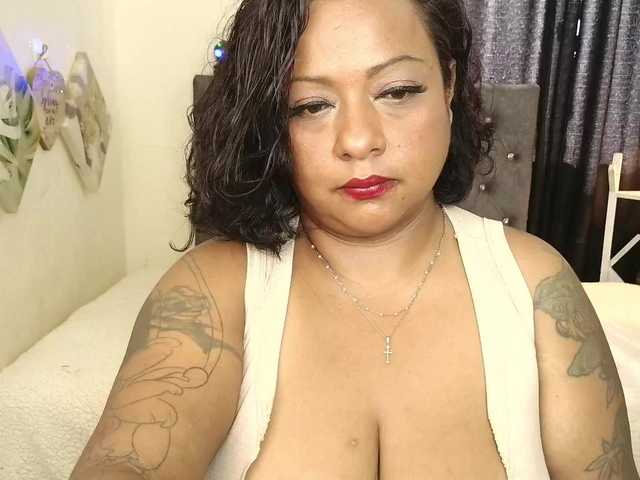 JoanaQueens live cam preview