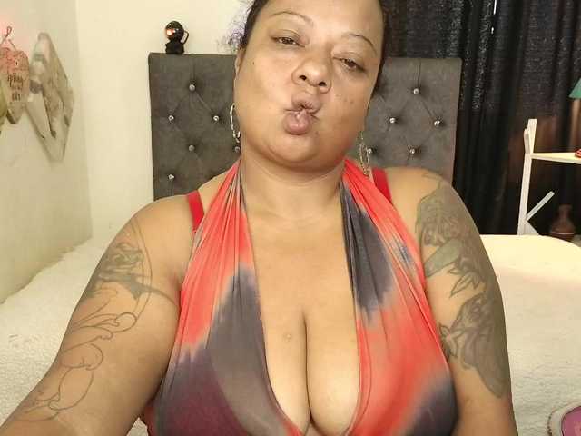 JoanaQueens live cam preview