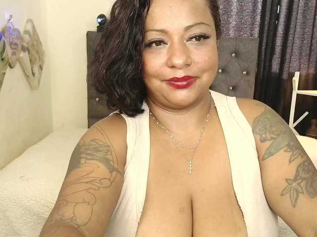 JoanaQueens live cam preview
