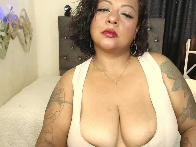 JoanaQueens live cam preview