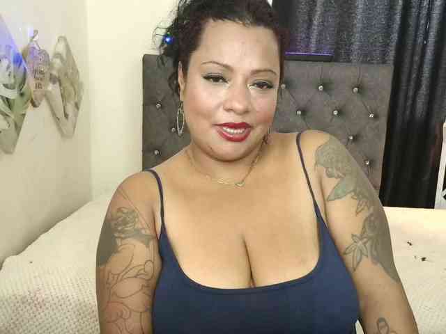 JoanaQueens webcam