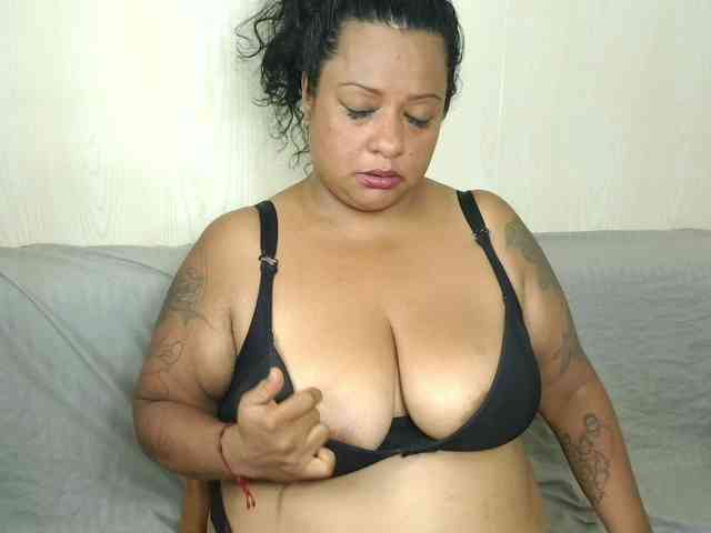 JoanaQueens webcam