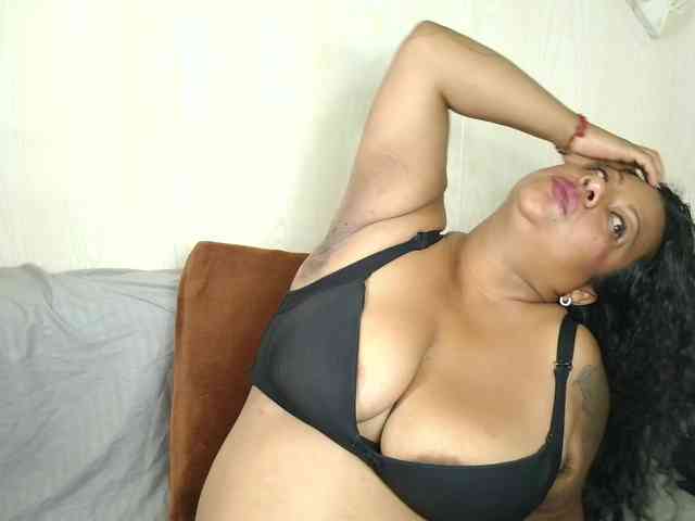 JoanaQueens webcam
